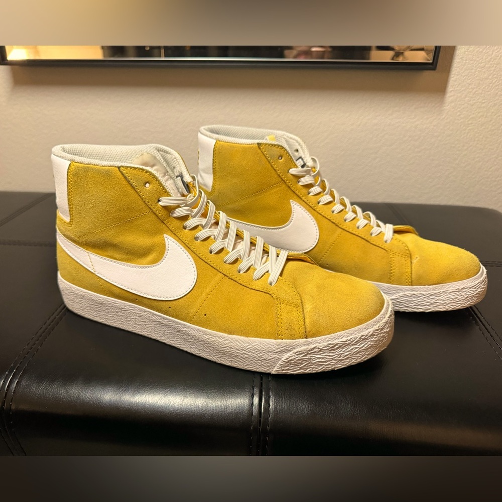Nike SB Blazer Men’s 9.5 University Gold Yellow suede